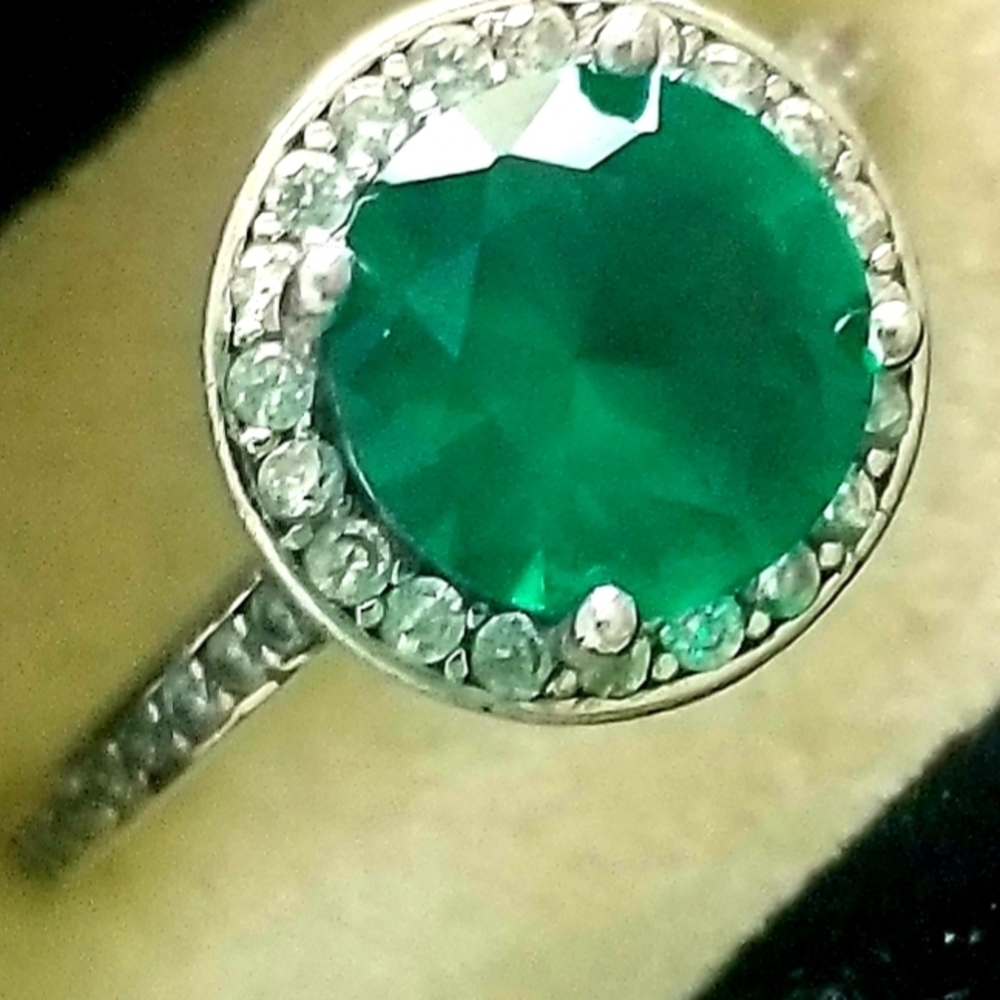 Elegant Silver and Green Gemstone Ring